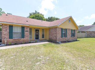 7104 Rose Farm Rd, Ocean Springs, MS 39564