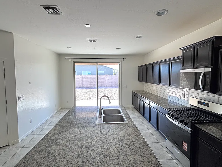 10231 W Southgate Ave — Photo 4