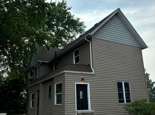 49W981 Perry Rd, Maple Park, IL 60151