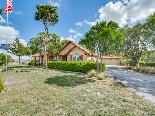 205 country meadow, Lakehills, TX 78063