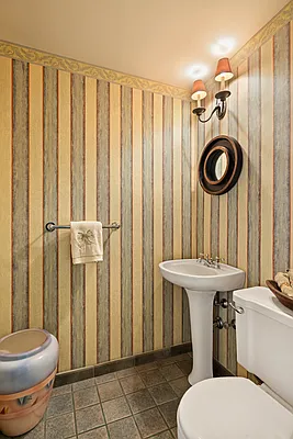 Bathroom 3, photo 1