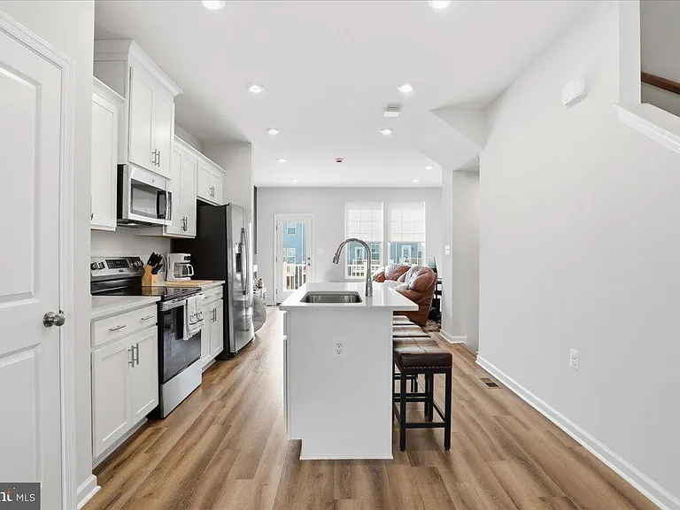 186 Coolidge Ave — Photo 6