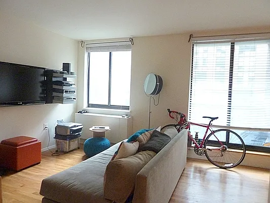 Rented by City Connections Realty | media 6