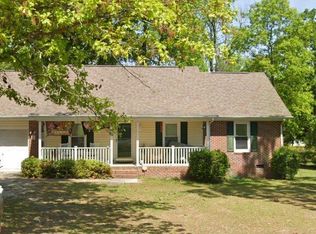123 Sprucepine Dr, Raeford, NC 28376