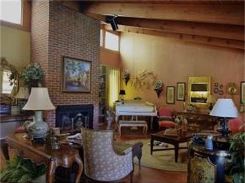 2nd image of 125 Whitehall #125