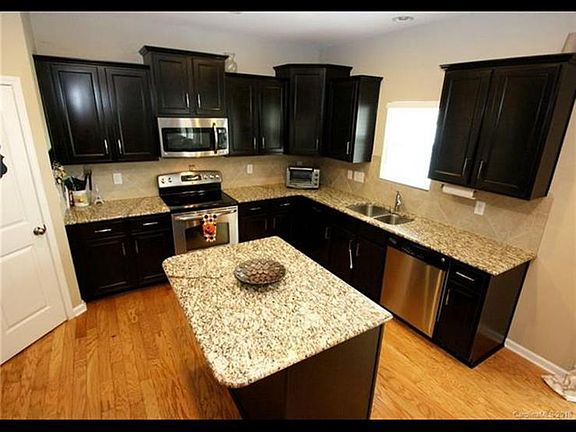 3rd image of 1063 Albany Park Dr