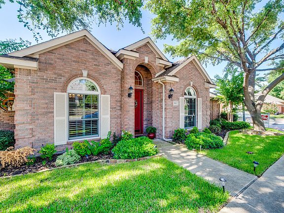 931 Briar Oaks-2.jpg