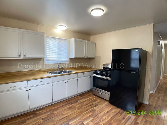 4th image of 1855 Ball Ave NE
