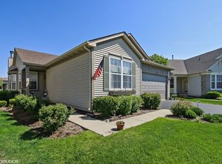 158 Fieldcrest Ct, Grayslake, IL 60030