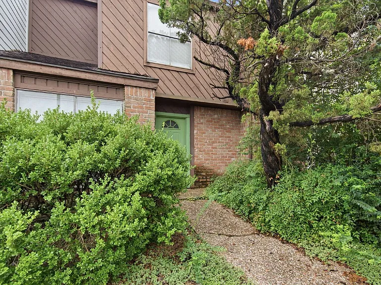11217 Briar Forest Dr — Photo 20