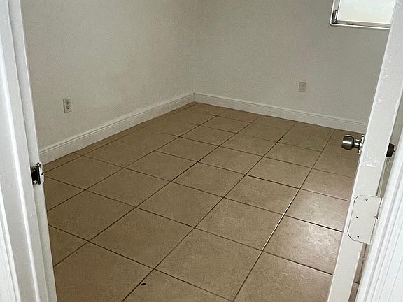 5th image of 2821 NW 88th St #1