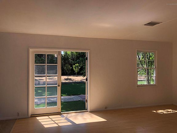 5th image of 591 Eaton Dr