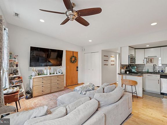 4th image of 211 Christian St #C