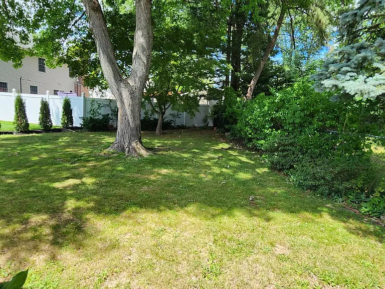 1502 Sunnyfield Dr — Photo 19