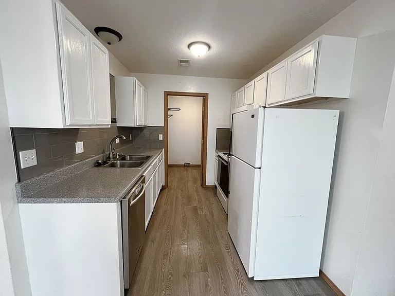 230 Eagle Cir — Photo 3