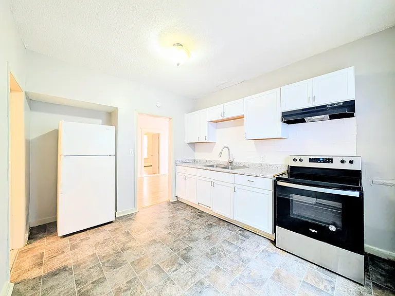61 Delos St W #W — Photo 3