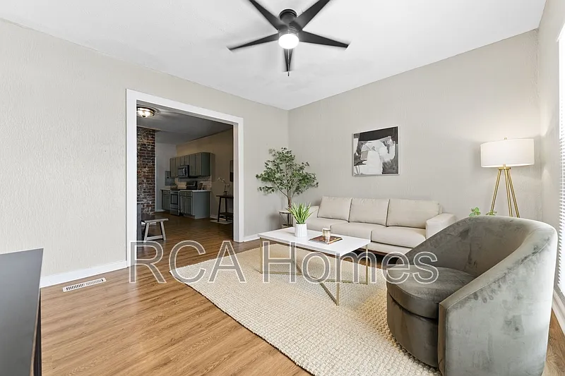 3 bed, 2.0 bath, 1700 sqft, $1,700 — Photo 2