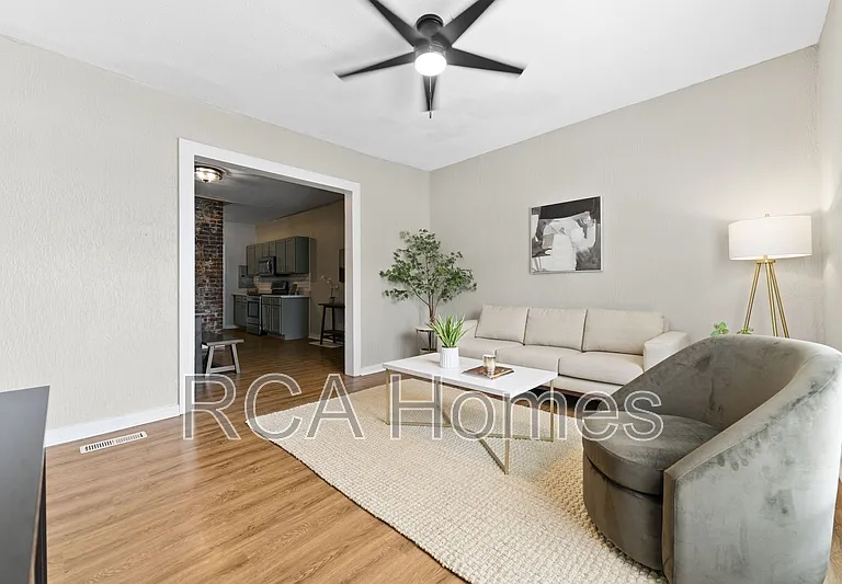 1441 E 11th St — Photo 3