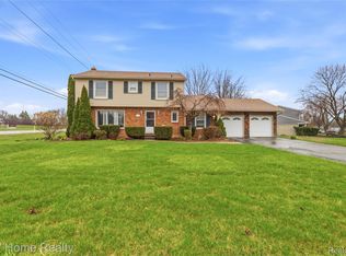 25982 Kilreigh Dr, Farmington Hills, MI 48336