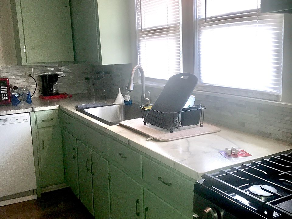 1st image of 1505 W Yoakum Ave