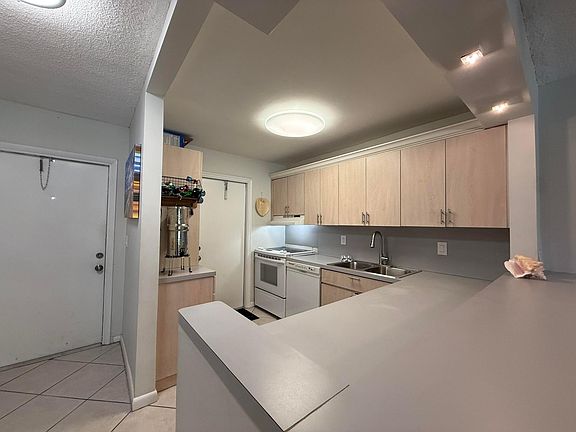4th image of 1040 SE 4th Avenue #331