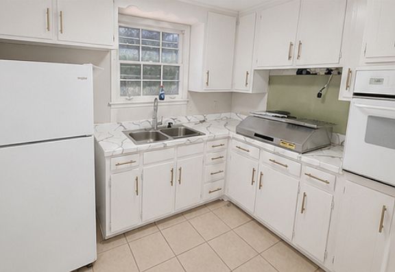 3rd image of 690 Huntington Pkwy #690