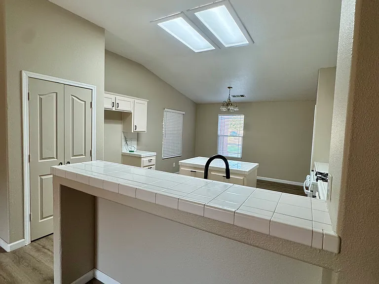 704 Lassen Ave — Photo 11