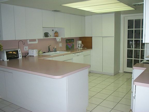 Family sized Kitchen