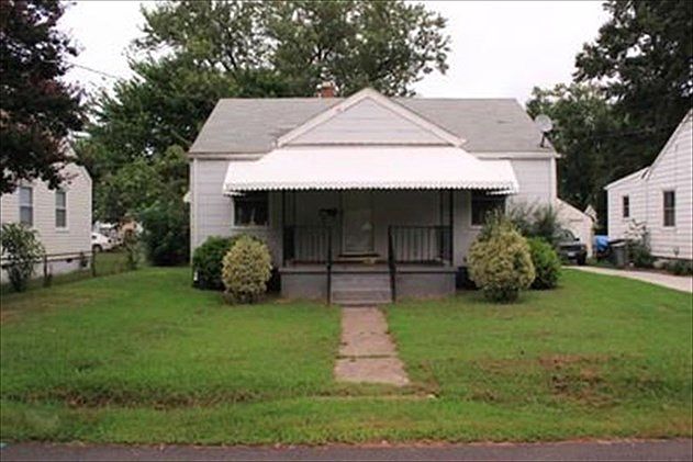 1st image of 418 Clovelly Ln