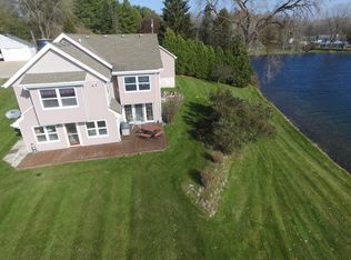 2473 N Wallace Lake Dr, West Bend, WI 53090