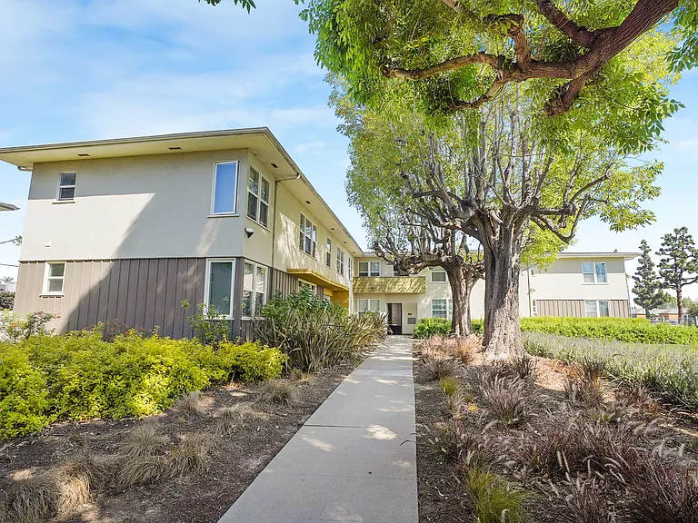 Hollypark Knolls Apartments — Photo 51