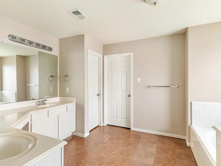 4914 Winding Timbers Cir — Photo 23