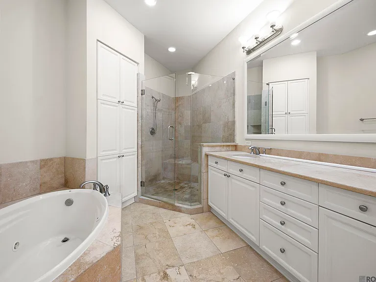 998 Stanford Ave #303 — Photo 17