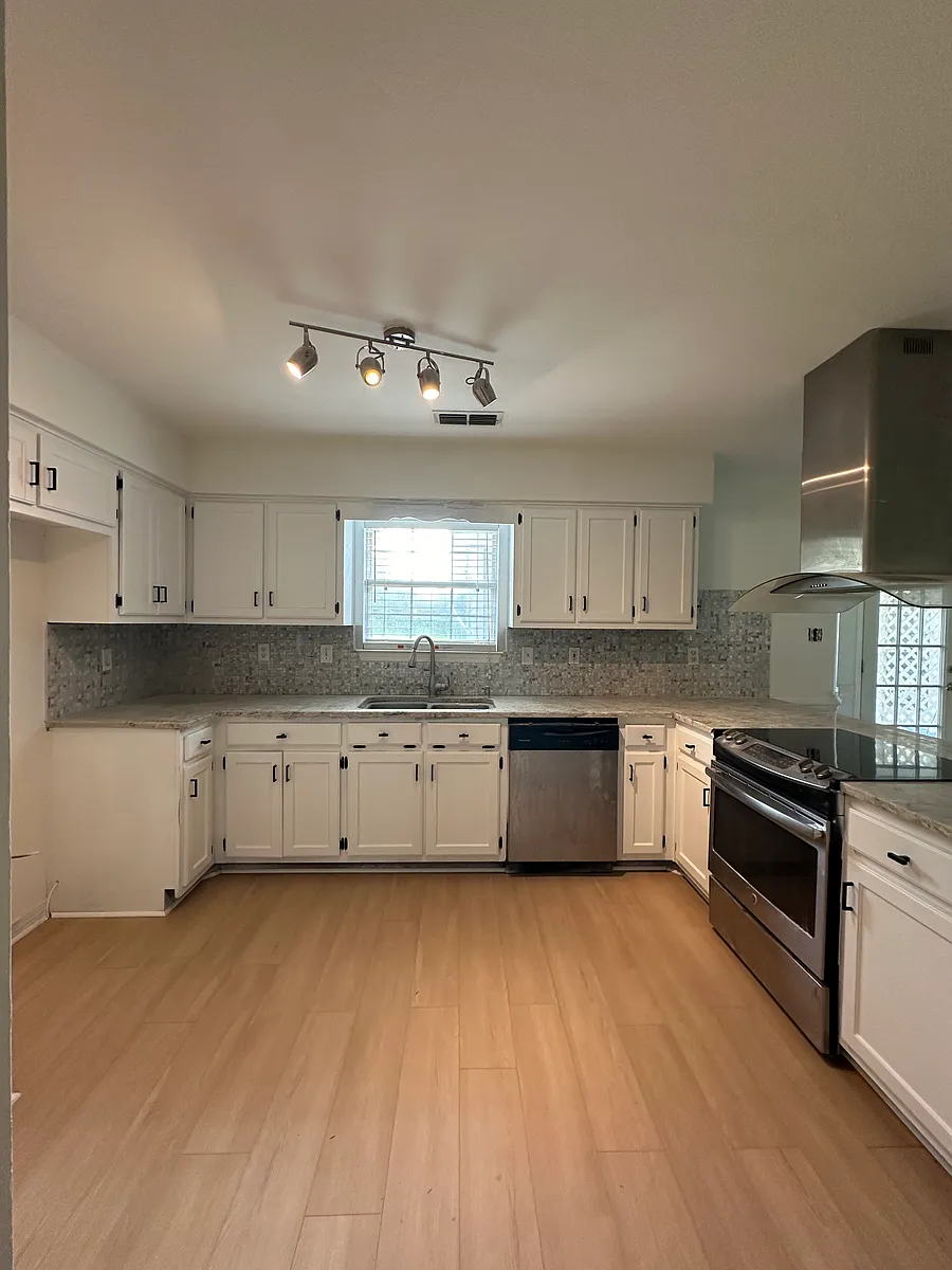 Building Photo - 3430 Sunchase Ct