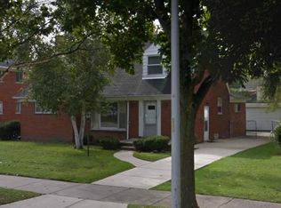 2005 Vernier Rd, Grosse Pointe Woods, MI 48236