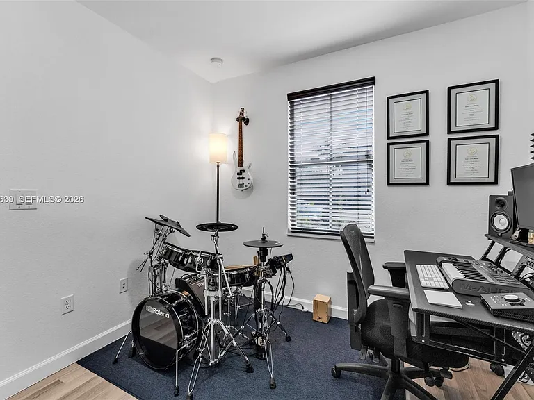 134 SE 28th Ter #10 — Photo 19