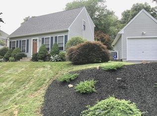 3 Scott Hollow Dr, Holyoke, MA 01040