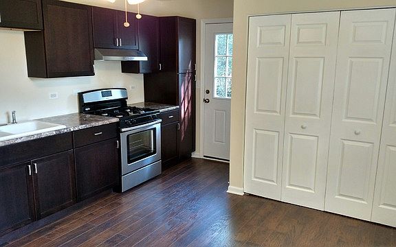 4th image of 110 Green Ln