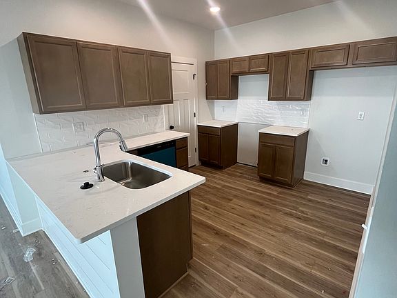 5th image of 5304 Rolly St #100