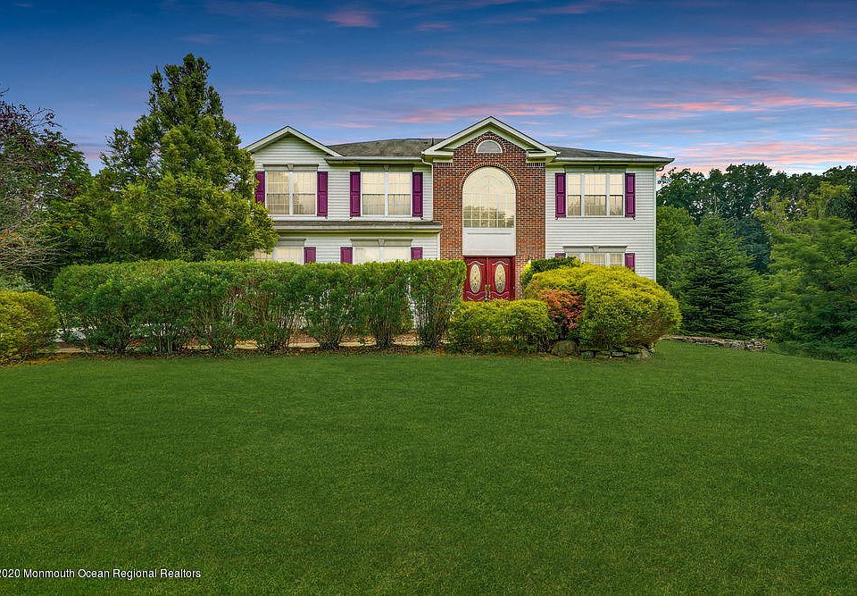1st image of 32 Carriage Way