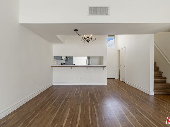 4th image of 1900 Vine St APT 403