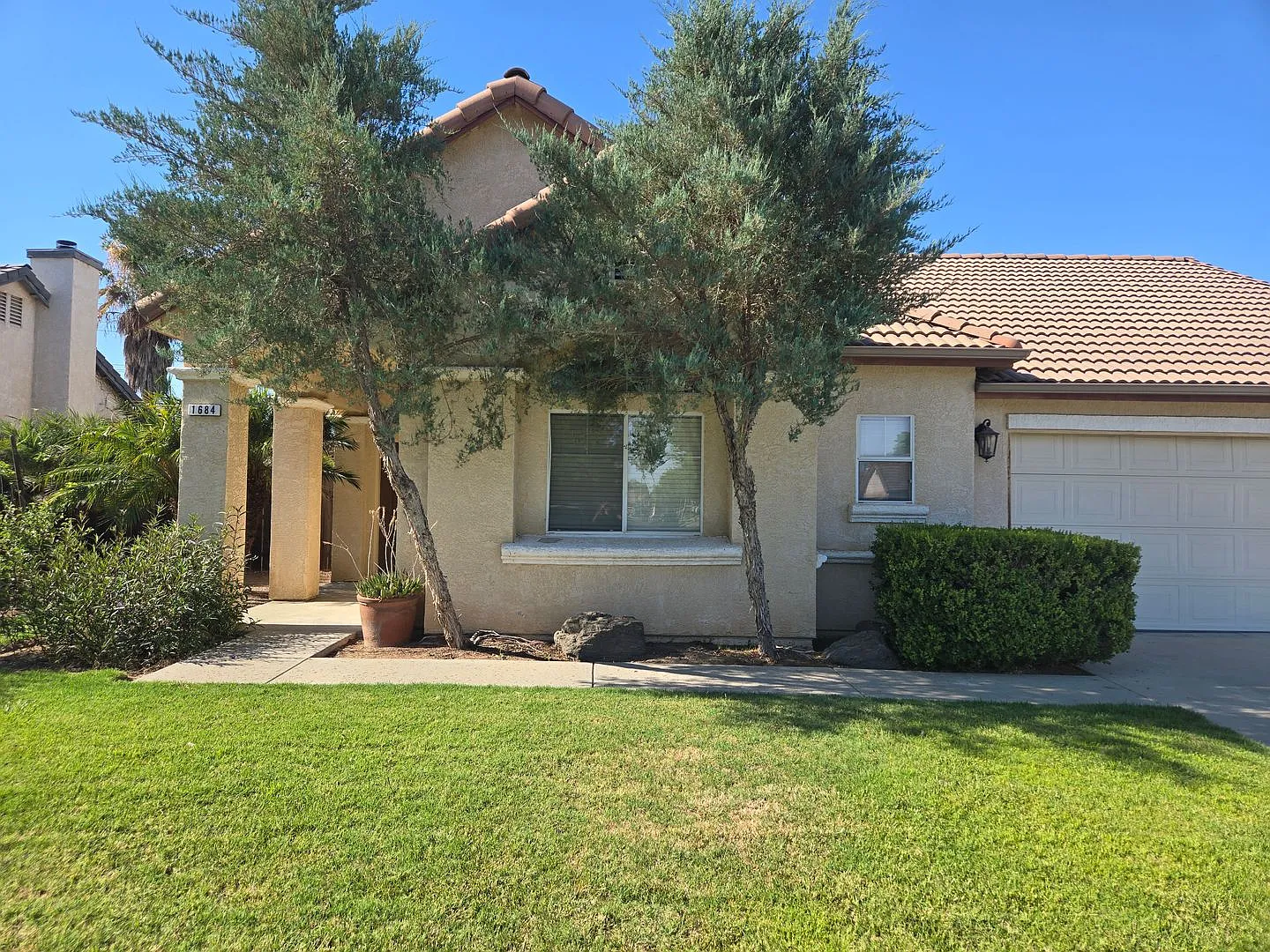 Home For Rent — Photo 2