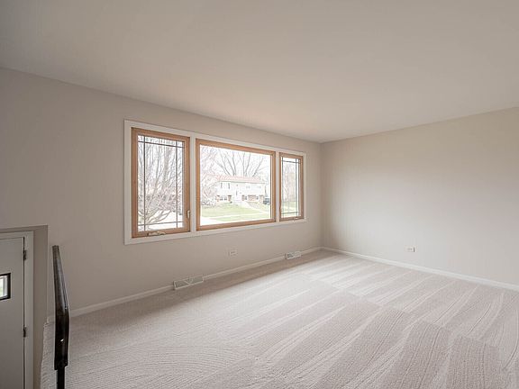 2nd image of 16336 Paxton Ave