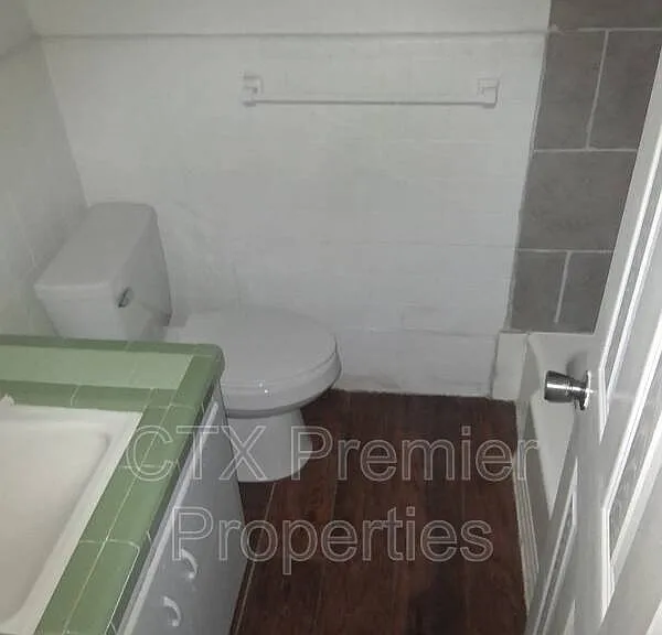 416 E Dunn Ave #1 — Photo 2
