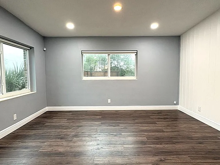2455 Princeton Rd — Photo 4