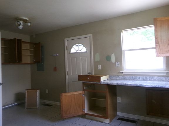 5th image of 414 S Kenmore Rd