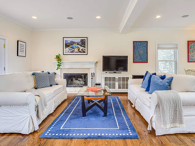 18 Lakeside Ln — Photo 6