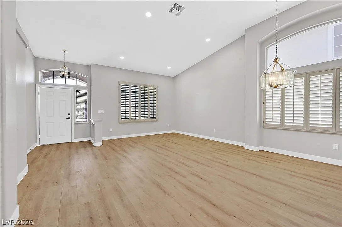 3 bed, 2.0 bath, 1838 sqft, $3,095 — Photo 2