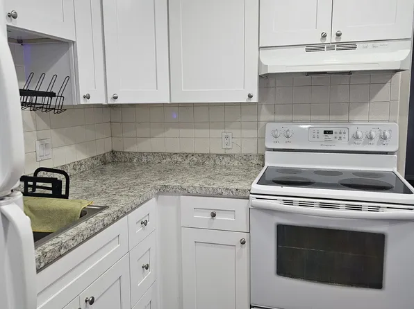 499 36th St SE Unit B, Largo, FL 33771