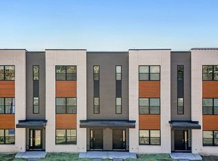 2221 Waters Edge Dr, Schaumburg, IL 60173